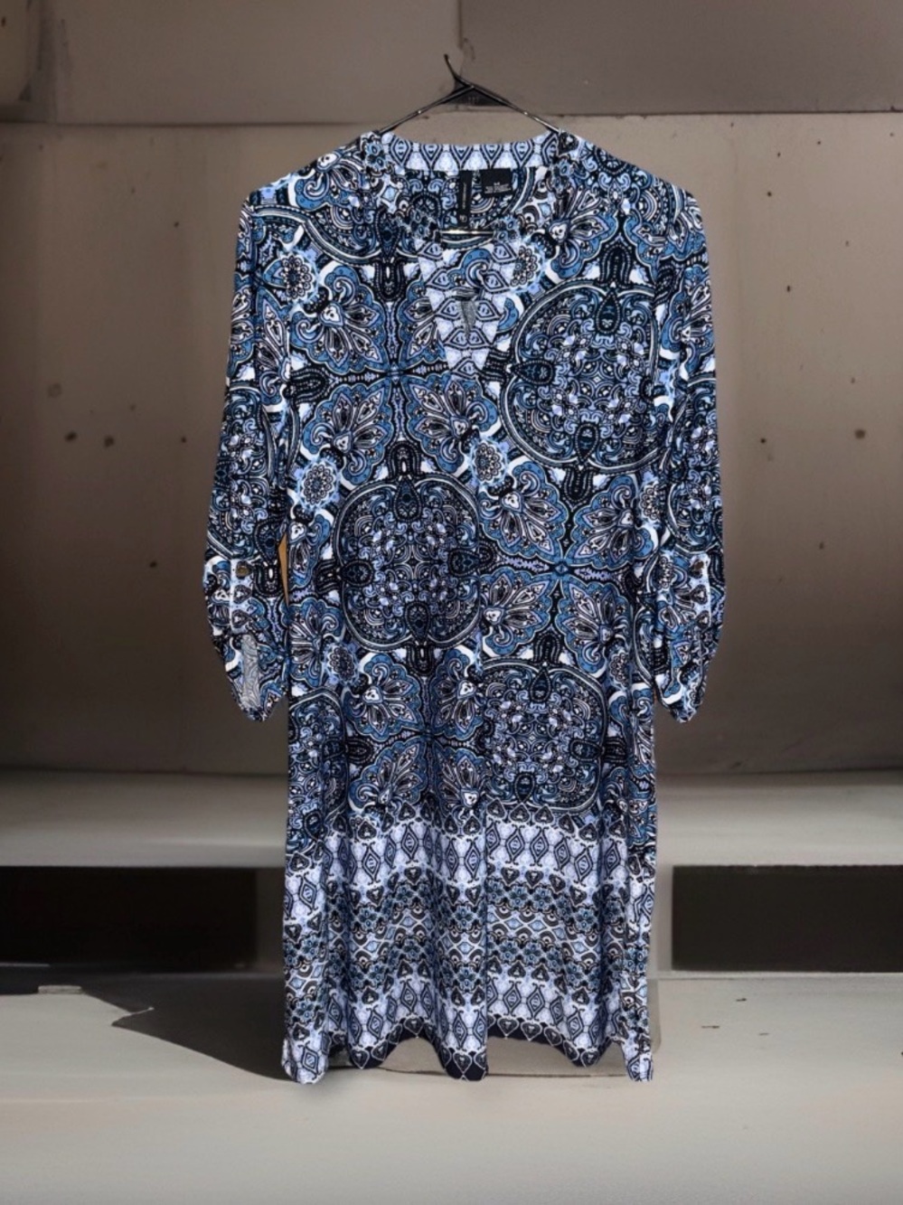 NwoT new directions Blue and White Paisley V-Neck Tunic Dress - M -EC